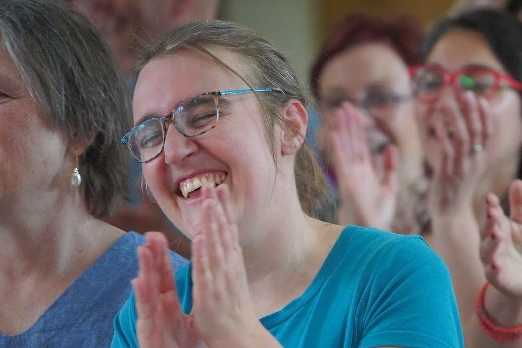 séance de yoga du rire